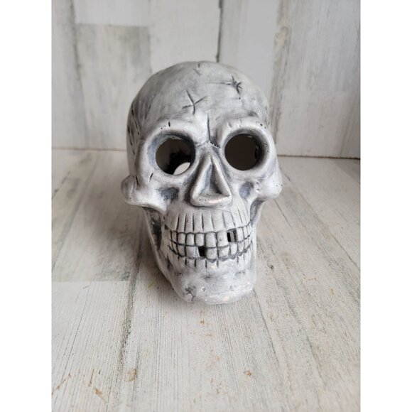 Ceramic skull tea light candle holder Halloween home decor - Picture 2 of 10